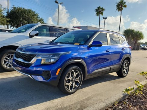 Used 2021 Kia Seltos EX image 2