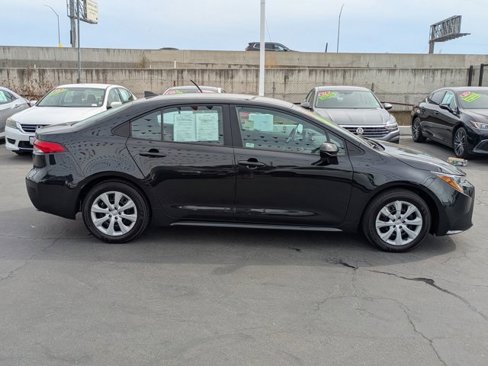 Certified 2022 Toyota Corolla LE image 4