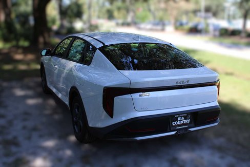 New 2025 Kia K4 LXS image 11