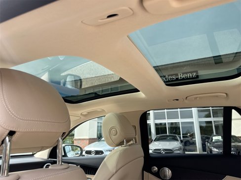 Used 2018 Mercedes-Benz GLC 300 4MATIC image 21