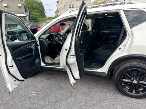 Used 2015 Nissan Rogue SV w/ SV Moonroof Package image 11