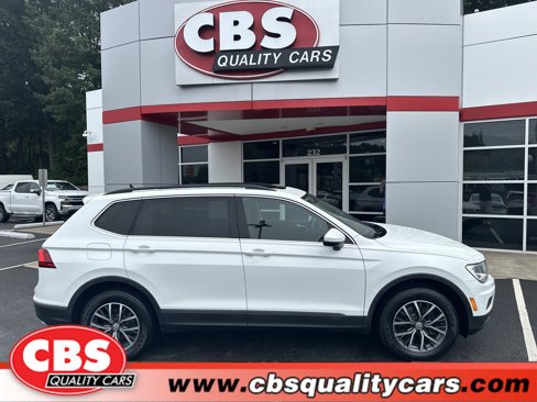 Used 2020 Volkswagen Tiguan SE w/ Panoramic Sunroof Package image 1