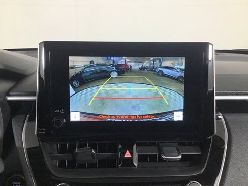 Used 2023 Toyota Corolla Cross XLE image 17