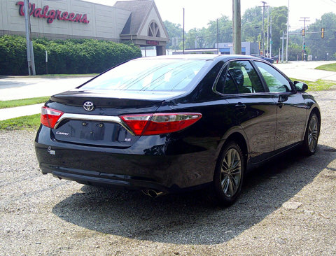 Used 2015 Toyota Camry XLE image 4