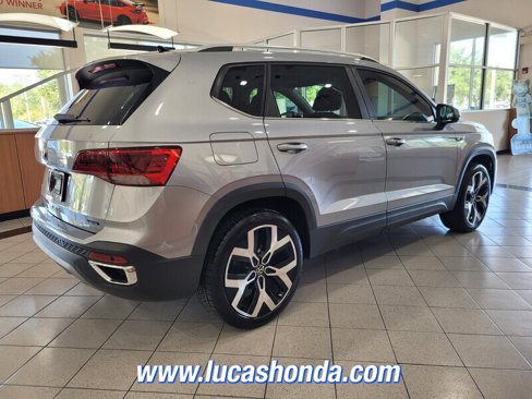 Used 2022 Volkswagen Taos SEL image 4