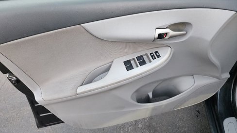 Used 2010 Toyota Corolla image 11
