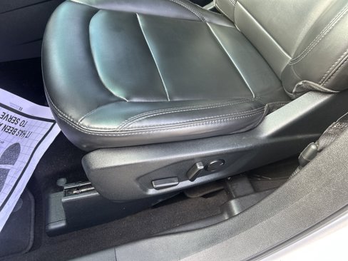 Used 2019 Ford Explorer XLT w/ Equipment Group 202A image 18