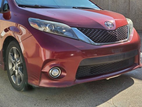 Used 2016 Toyota Sienna SE image 14