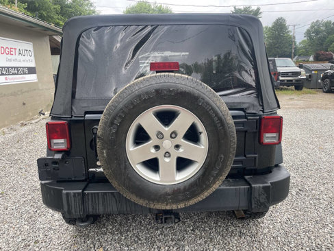 Used 2011 Jeep Wrangler Rubicon w/ Dual Top Group image 8