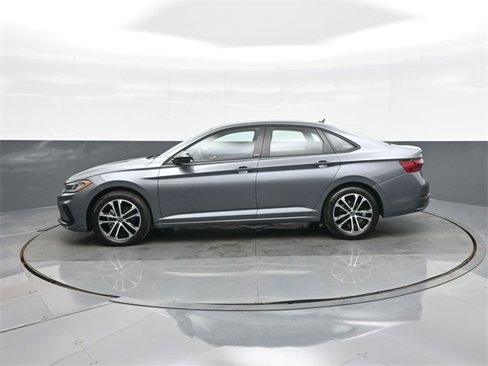 Certified 2025 Volkswagen Jetta Sport image 4