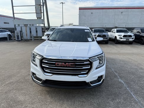 Used 2023 GMC Terrain SLT image 2