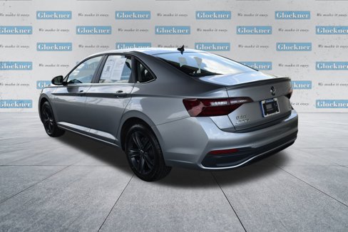 Used 2024 Volkswagen Jetta SE w/ Black Wheel Package image 8