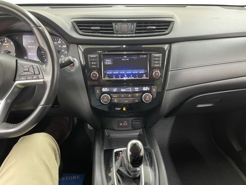 Used 2019 Nissan Rogue SV image 22