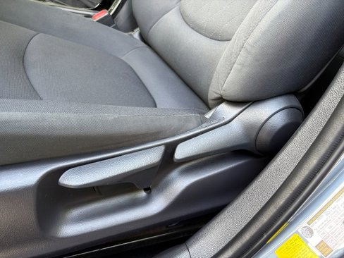 Used 2022 Toyota Corolla LE image 12