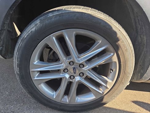 Used 2016 Ford Explorer XLT w/ Equipment Group 202A image 3