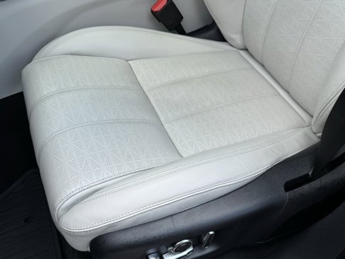 Used 2019 Land Rover Range Rover Velar R-Dynamic HSE image 21
