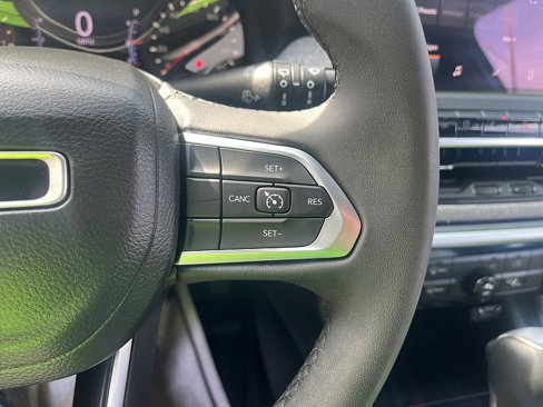 Used 2023 Jeep Compass Latitude image 27