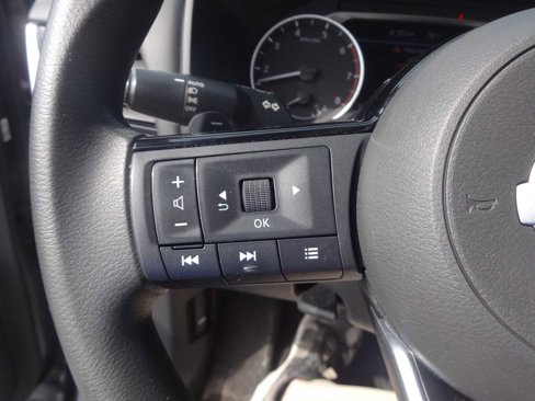 Used 2021 Nissan Rogue SV image 16