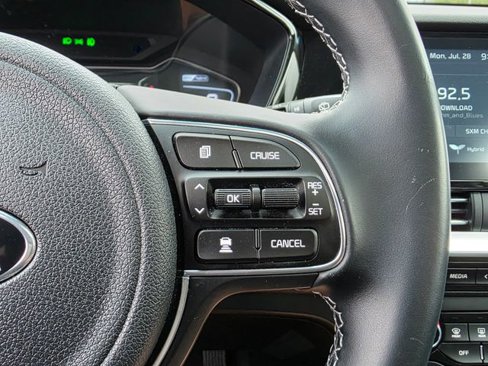 Used 2020 Kia Niro Touring image 24