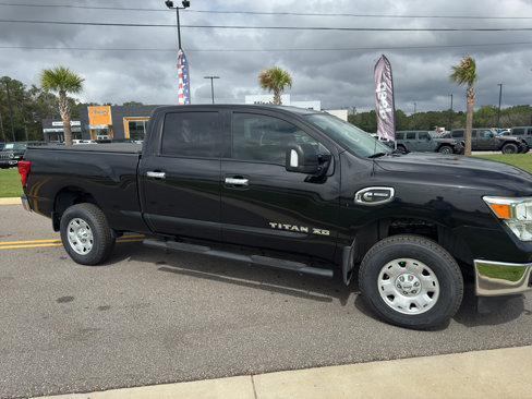 Used 2017 Nissan Titan SV image 4