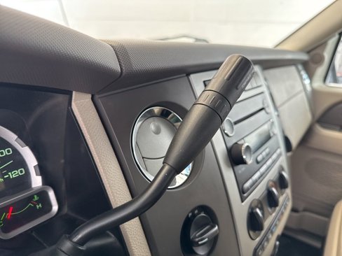 Used 2010 Ford Expedition XLT image 18