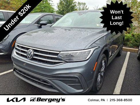 Used 2022 Volkswagen Tiguan SE image 1
