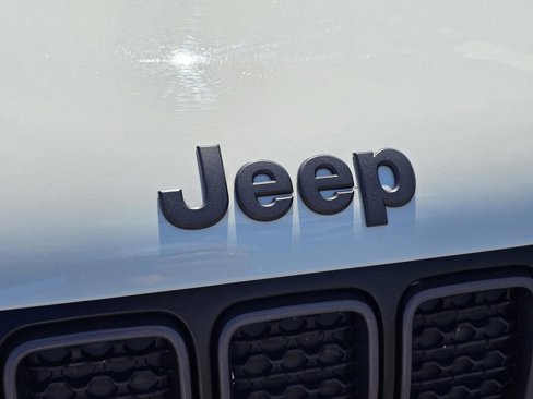 Used 2021 Jeep Renegade Latitude w/ Sun & Sound Group image 3