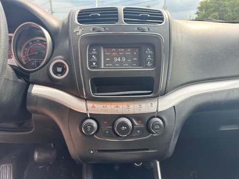 Used 2019 Dodge Journey SE image 17