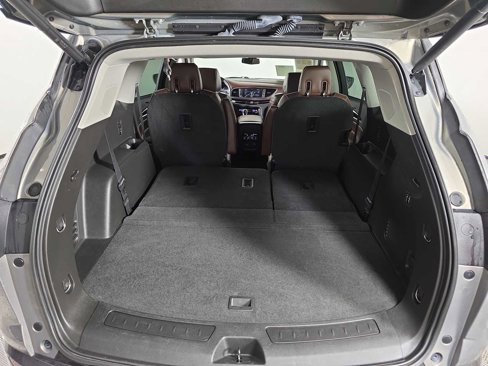 Used 2018 Buick Enclave Avenir w/ Avenir Technology Package image 38