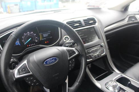 Used 2017 Ford Fusion SE w/ Fusion SE Technology Package image 14