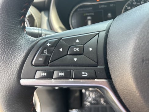 Used 2018 Nissan Kicks SR image 23