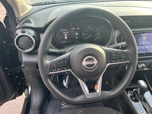 Used 2024 Nissan Kicks SV image 11