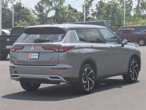 Used 2023 Mitsubishi Outlander SE image 5