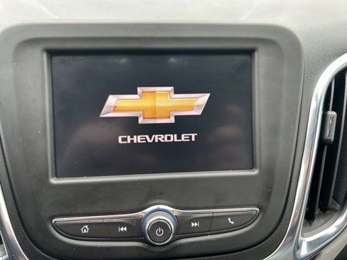 Used 2022 Chevrolet Equinox LS image 3