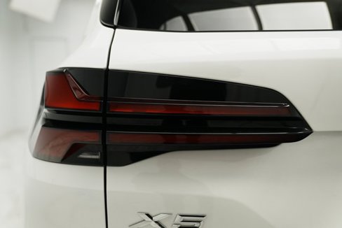 Used 2025 BMW X5 xDrive40i w/ Climate Comfort Package image 18