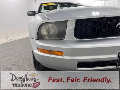 Used 2005 Ford Mustang Convertible image 10