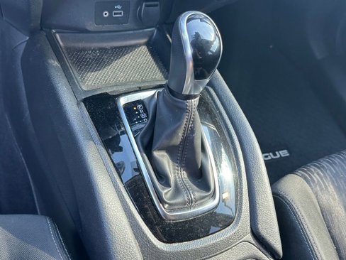Used 2019 Nissan Rogue SV image 21