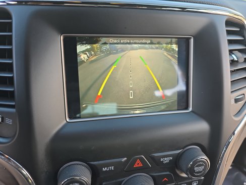 Used 2019 Jeep Grand Cherokee Laredo image 22