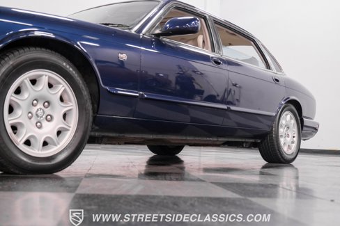 Used 1999 Jaguar XJ8 image 19