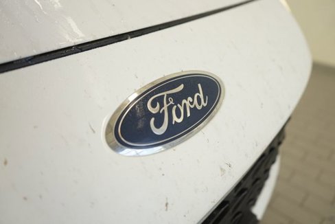 Used 2020 Ford Escape SE image 19