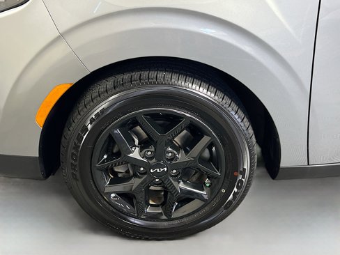 Used 2023 Kia Soul LX w/ LX Technology Package image 13