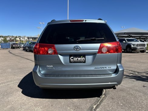 Used 2010 Toyota Sienna LE image 7
