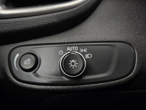 Used 2020 Chevrolet Trax LT w/ Driver Confidence Package image 26