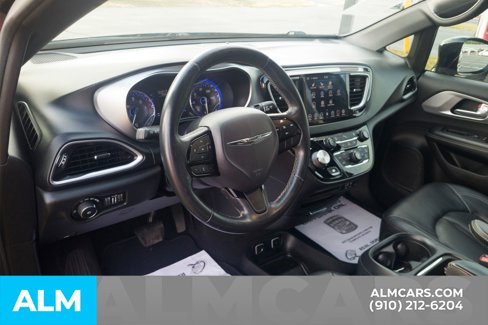Used 2018 Chrysler Pacifica Touring-L w/ Premium Audio Group image 16