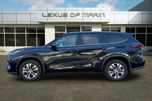 Used 2024 Toyota Highlander XLE image 2
