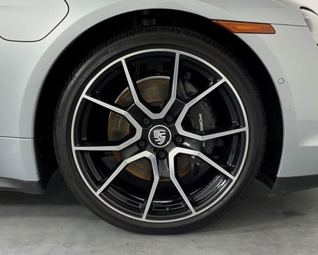 Used 2023 Porsche Taycan image 11