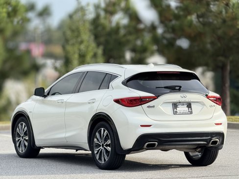 Used 2018 INFINITI QX30 image 9