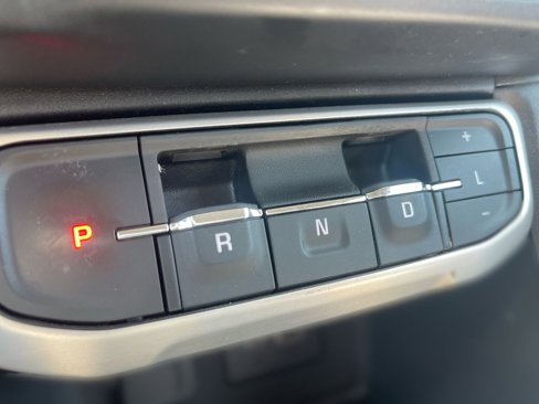 Used 2023 GMC Acadia SLE image 21