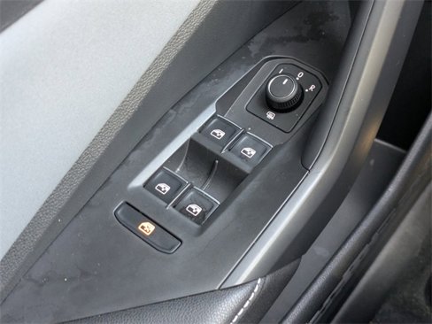 Used 2025 Volkswagen Jetta SE image 23