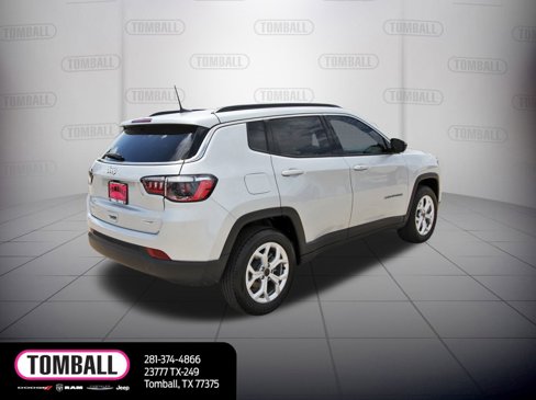 Used 2025 Jeep Compass Latitude image 8